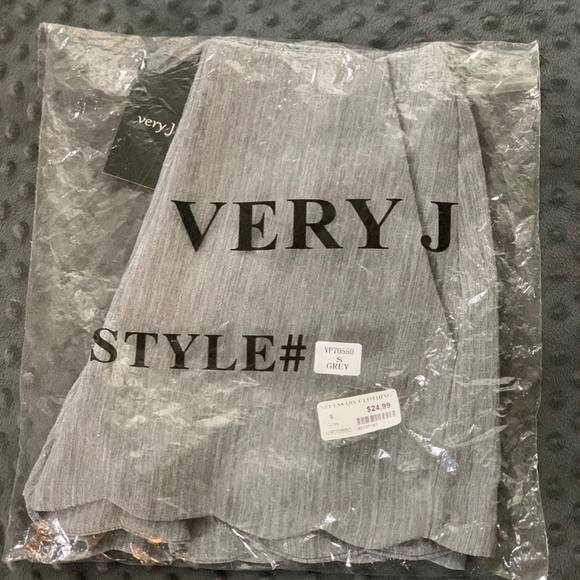 Very J Scalloped Grey Shorts Size Small  BRAND NEW - Picture 2 of 5